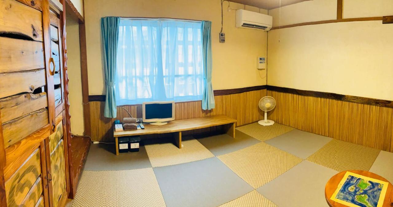 Hotel ペンションやいま日和 Ishigaki  Exterior foto