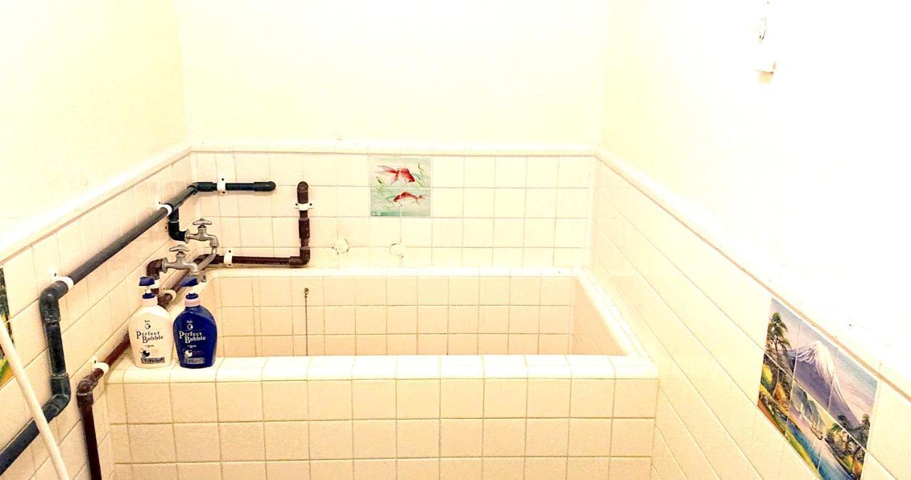 Hotel ペンションやいま日和 Ishigaki  Exterior foto